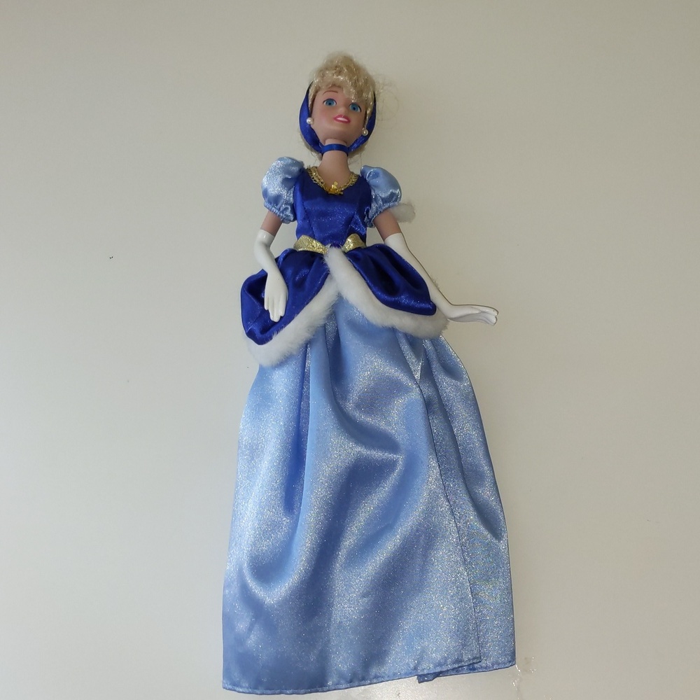 Disney Princess CINDERELLA PORCELAIN Doll Brass Key 14" Collectible